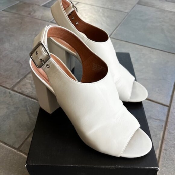 Dina Slide White Leather Sandal (Women) Halogen Size 8.5 M - Picture 2 of 6